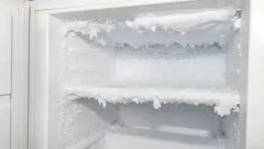 Mrazák uvízl v ledové pasti? Řešení za pár hodin!